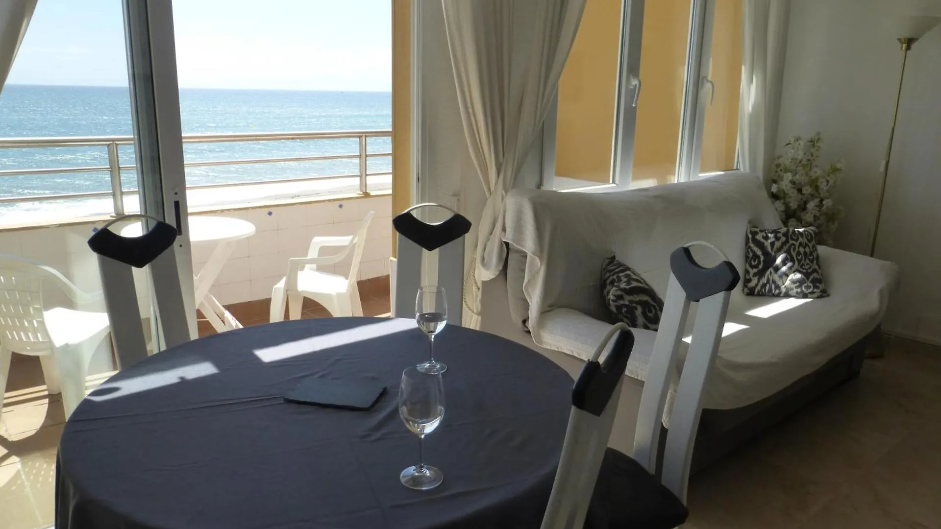 Διαμέρισμα 1 Bedroom Penthouse On Front Line Of The Beach Ροκέτας ντε Μαρ Ισπανία