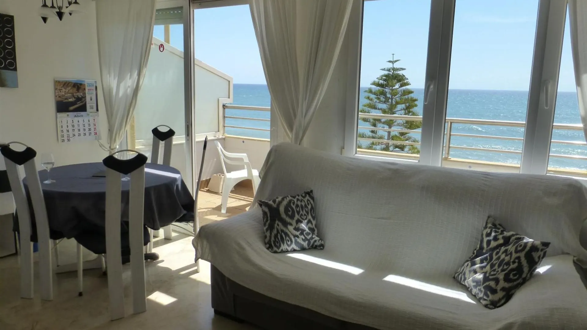 1 Bedroom Penthouse On Front Line Of The Beach Roquetas de Mar Apartment
