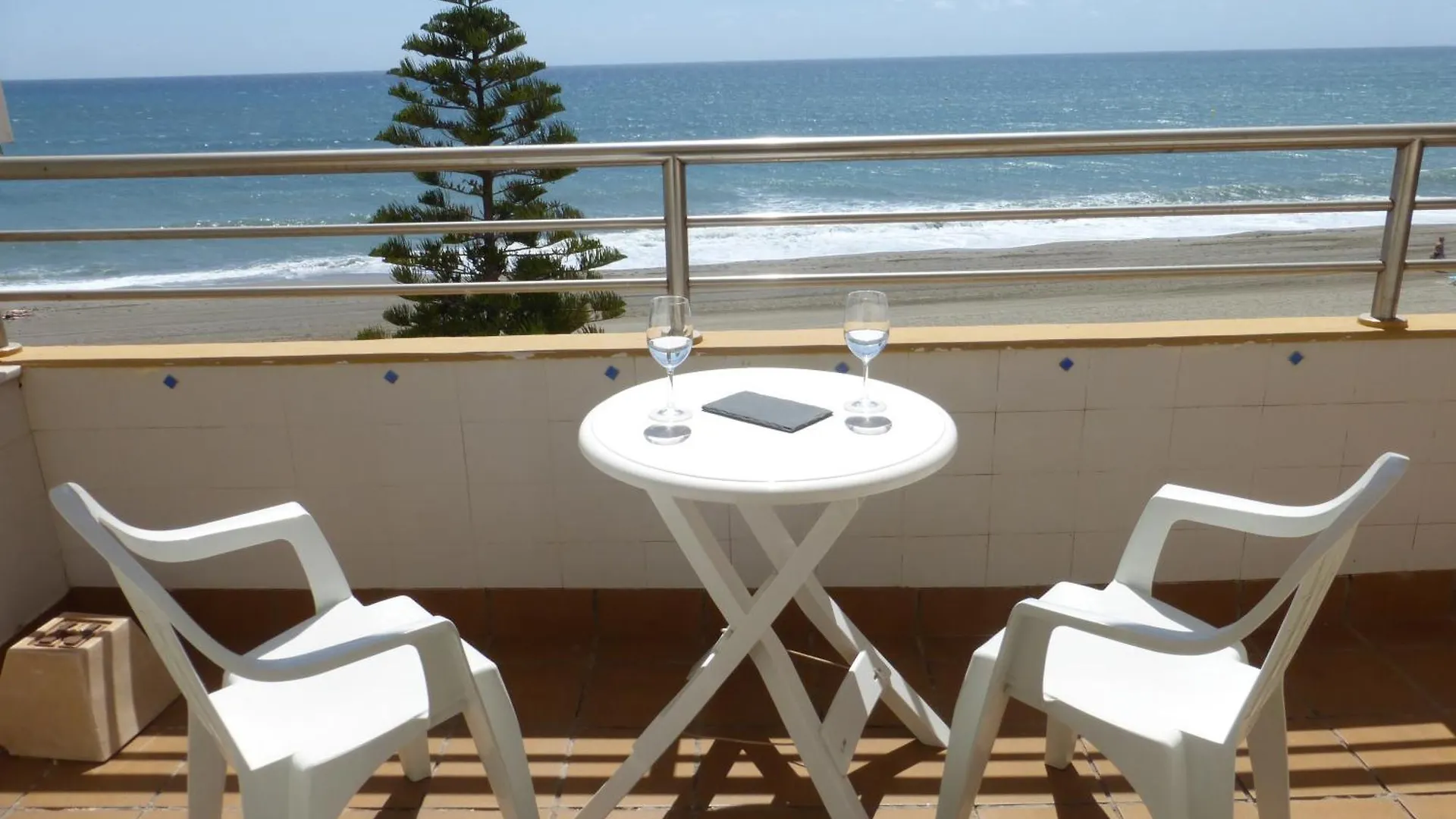1 Bedroom Penthouse On Front Line Of The Beach Roquetas de Mar